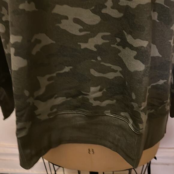 Ideology Camo-Print Sweatshirt Emerald NWT (Runs Big Like a 1X) Size L - Picture 4 of 10